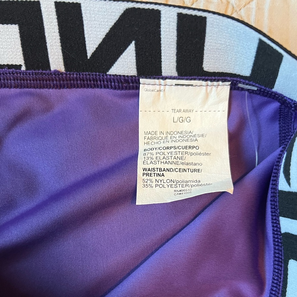 Under Armour Compression Mid Rise Shorty, Purple,  Size Large (NWT) - Picture 5 of 5